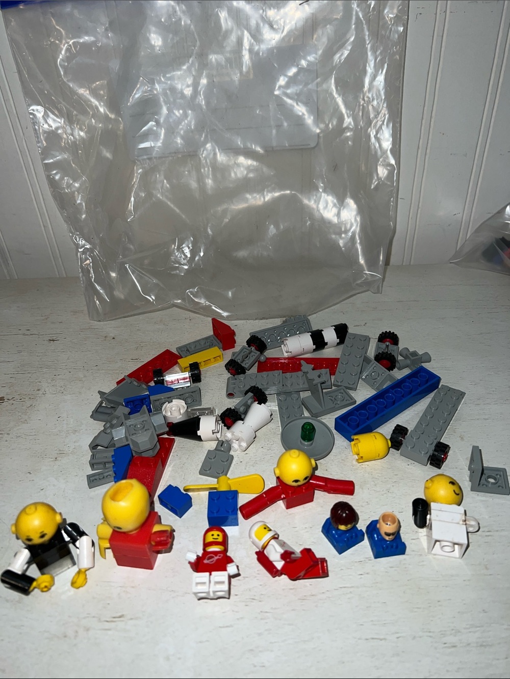 Vintage 70s Lego classic homemaker space more mini figures pieces